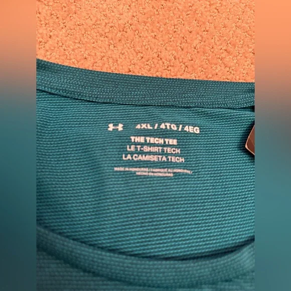 NWT. Under Armour men’s top. Size 4XL - Picture 3 of 3